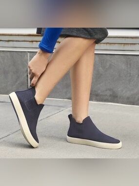 Rothy’s The Chelsea Boot in Black Women’s Size 8